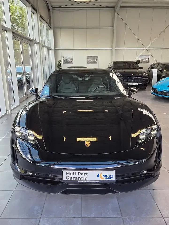 Porsche Taycan - Thumbnail 4