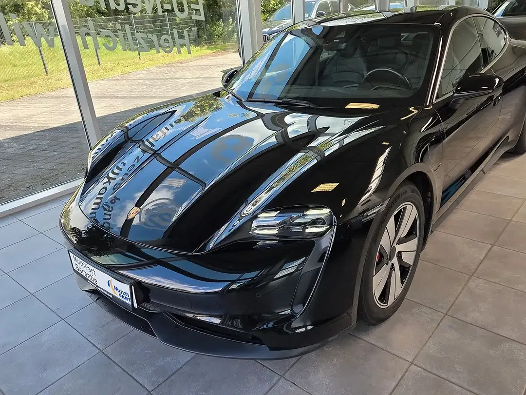 Porsche Taycan - Thumbnail 9
