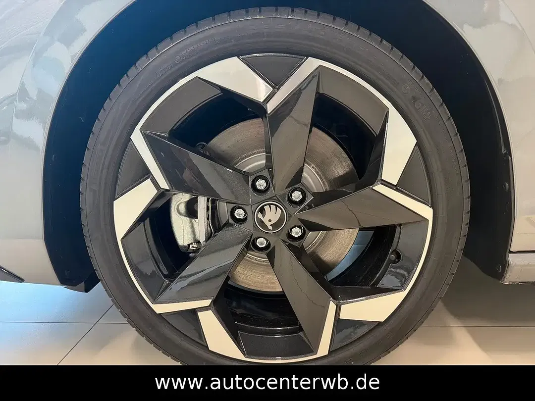 Skoda Superb - Thumbnail 2