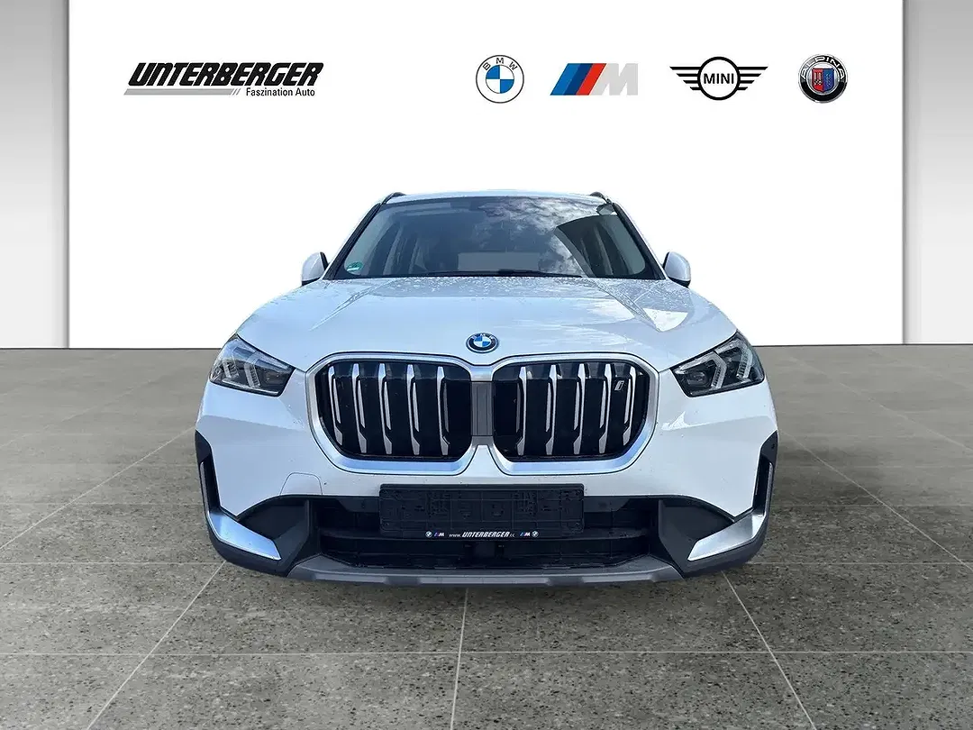 BMW iX1 - Thumbnail 2