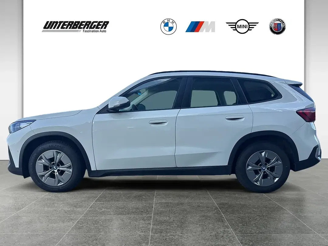 BMW iX1 - Thumbnail 3