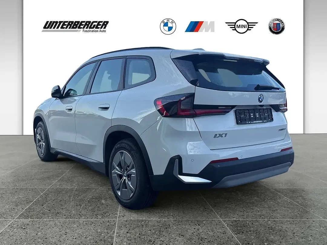 BMW iX1 - Thumbnail 4