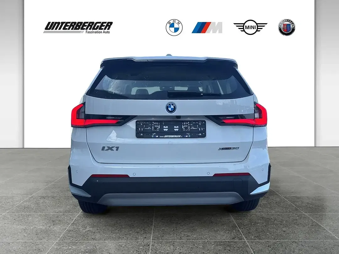 BMW iX1 - Thumbnail 5