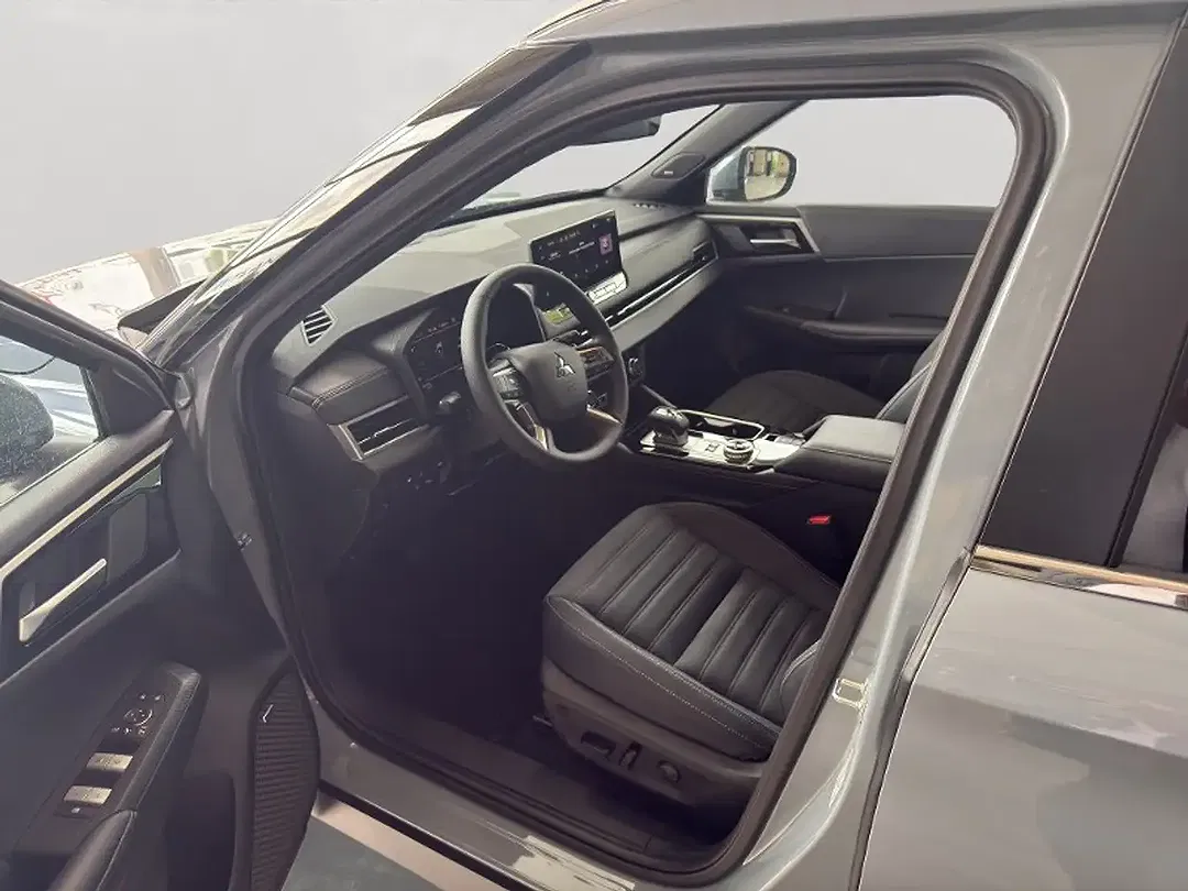 Mitsubishi Outlander - Thumbnail 10