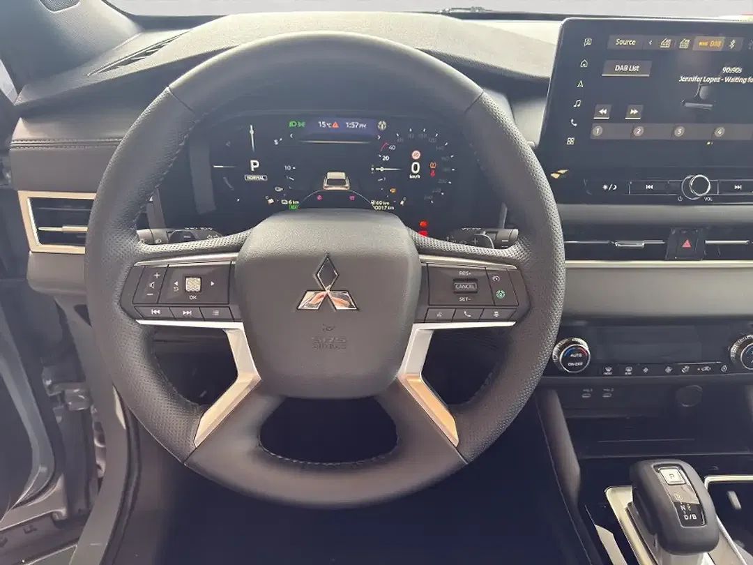 Mitsubishi Outlander - Thumbnail 11