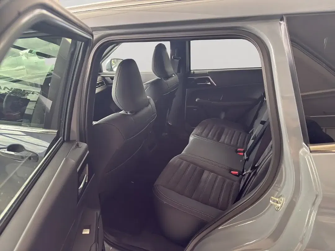 Mitsubishi Outlander - Thumbnail 13