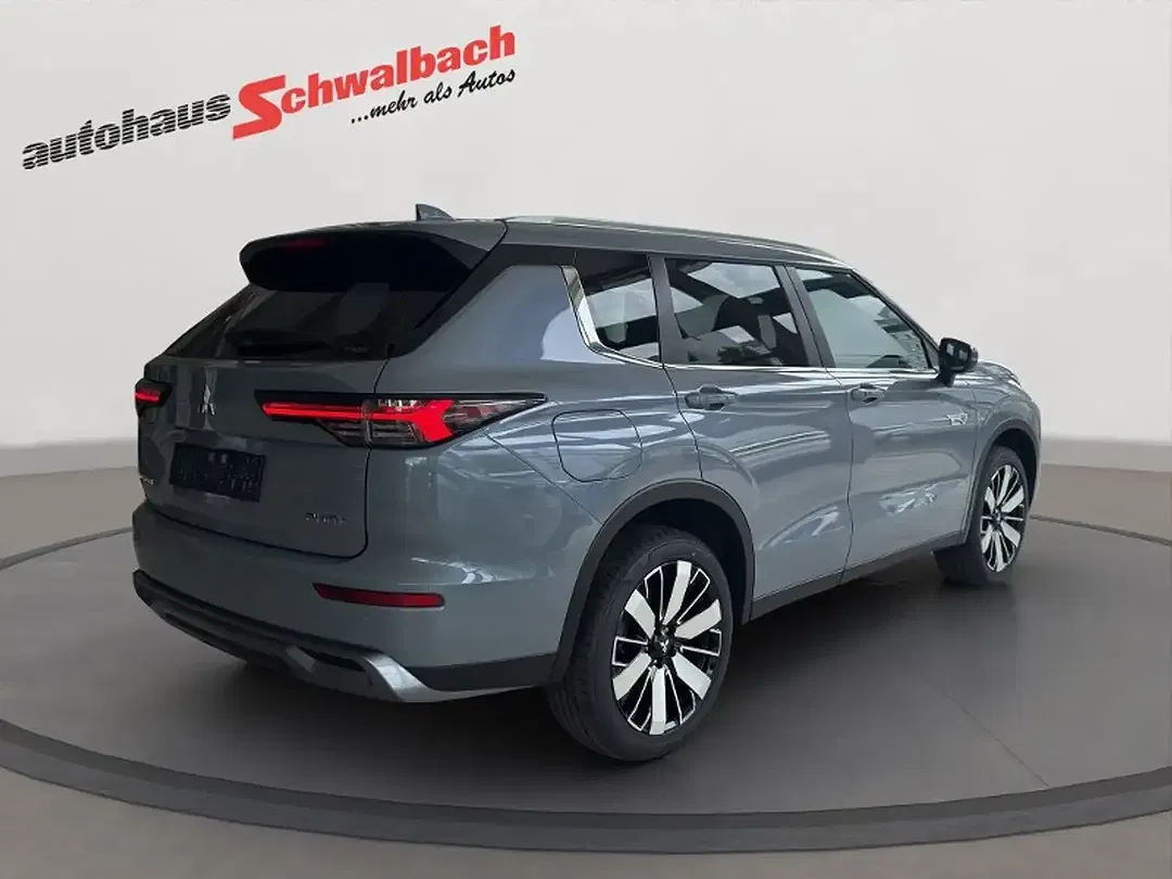 Mitsubishi Outlander - Thumbnail 6