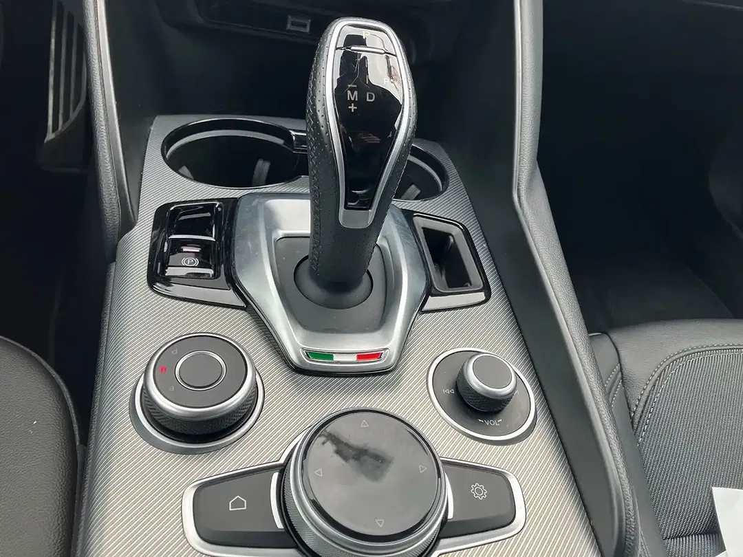 Alfa Romeo Giulia - Thumbnail 11