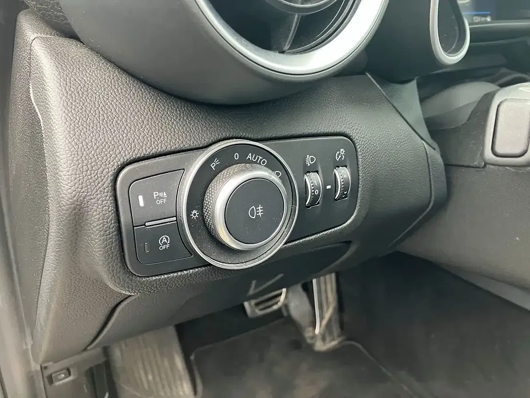 Alfa Romeo Giulia - Thumbnail 14