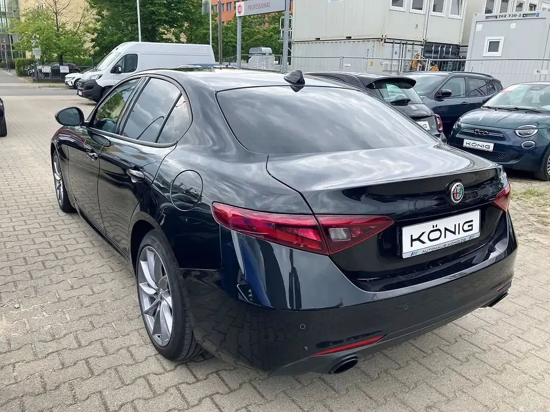 Alfa Romeo Giulia - Thumbnail 4