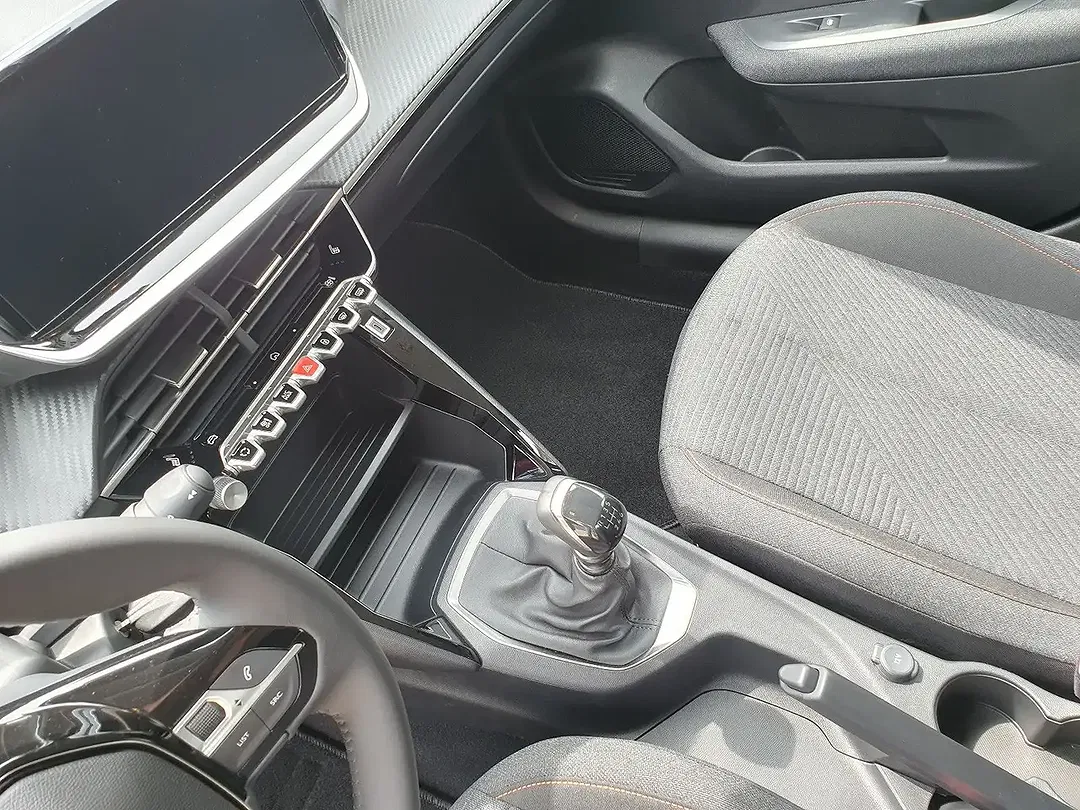 Peugeot 208 - Thumbnail 10