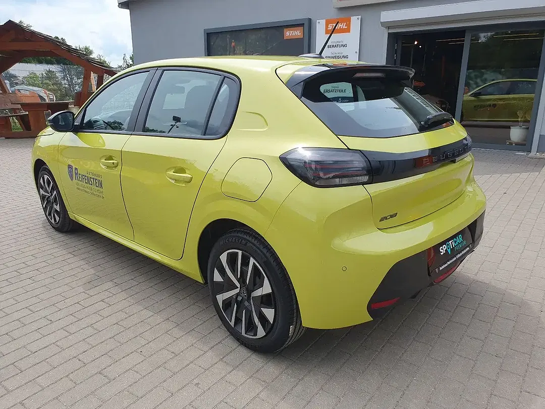 Peugeot 208 - Thumbnail 3
