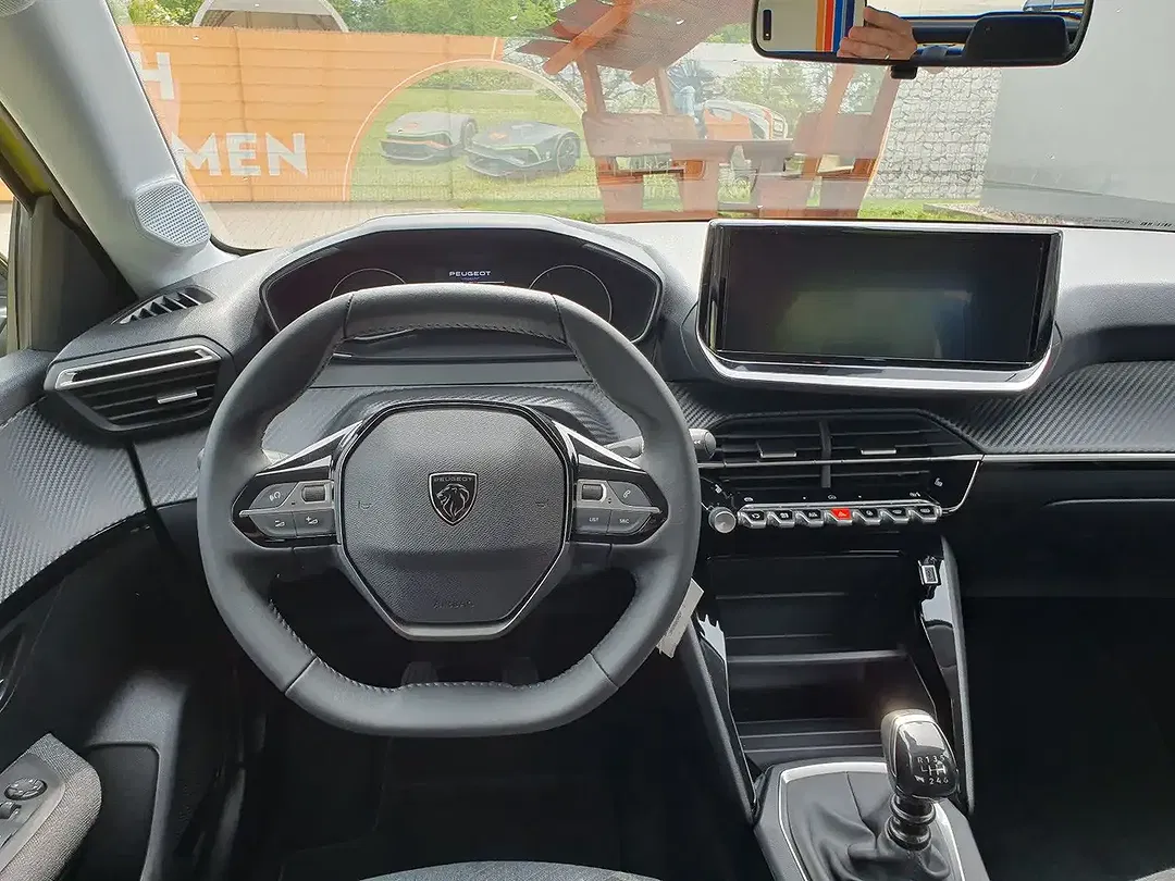 Peugeot 208 - Thumbnail 9