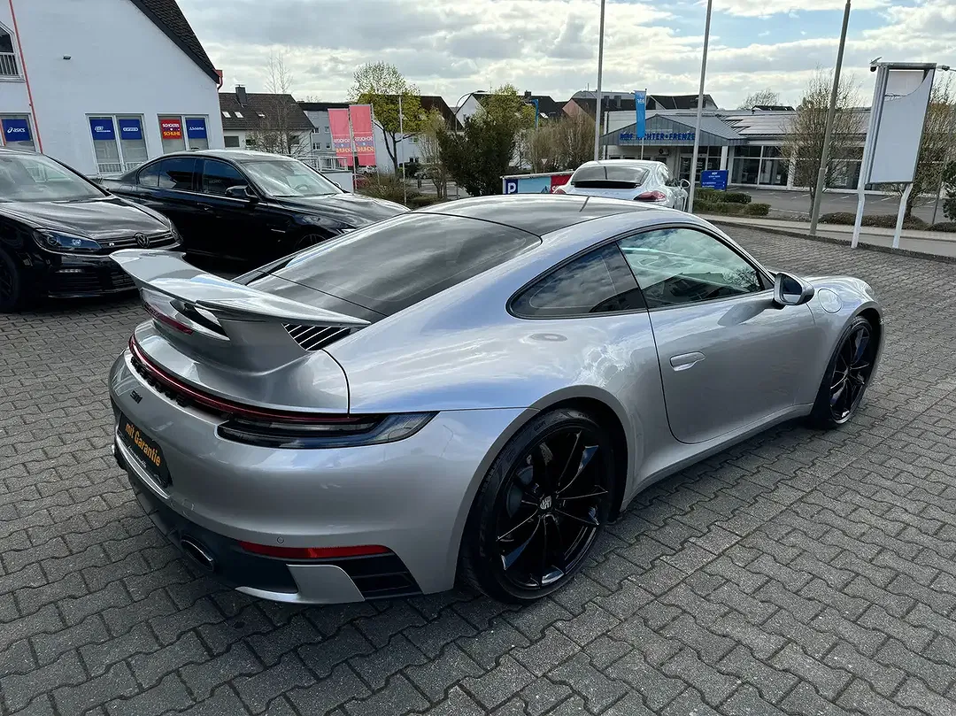 Porsche 992 - Thumbnail 5