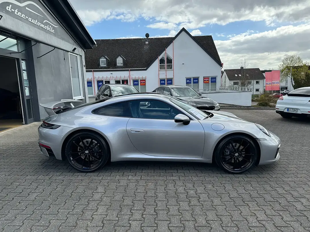 Porsche 992 - Thumbnail 6