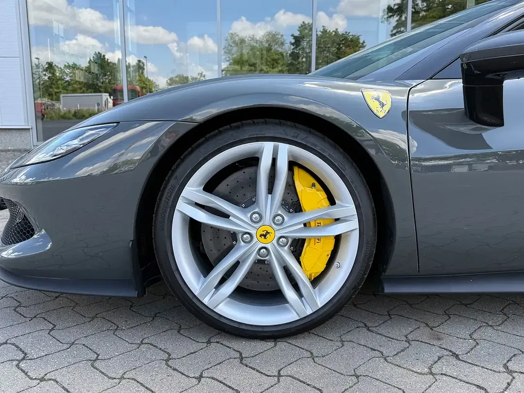 Ferrari 296 GTB - Thumbnail 10