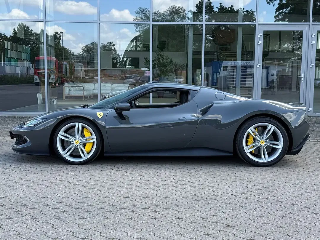 Ferrari 296 GTB - Thumbnail 2