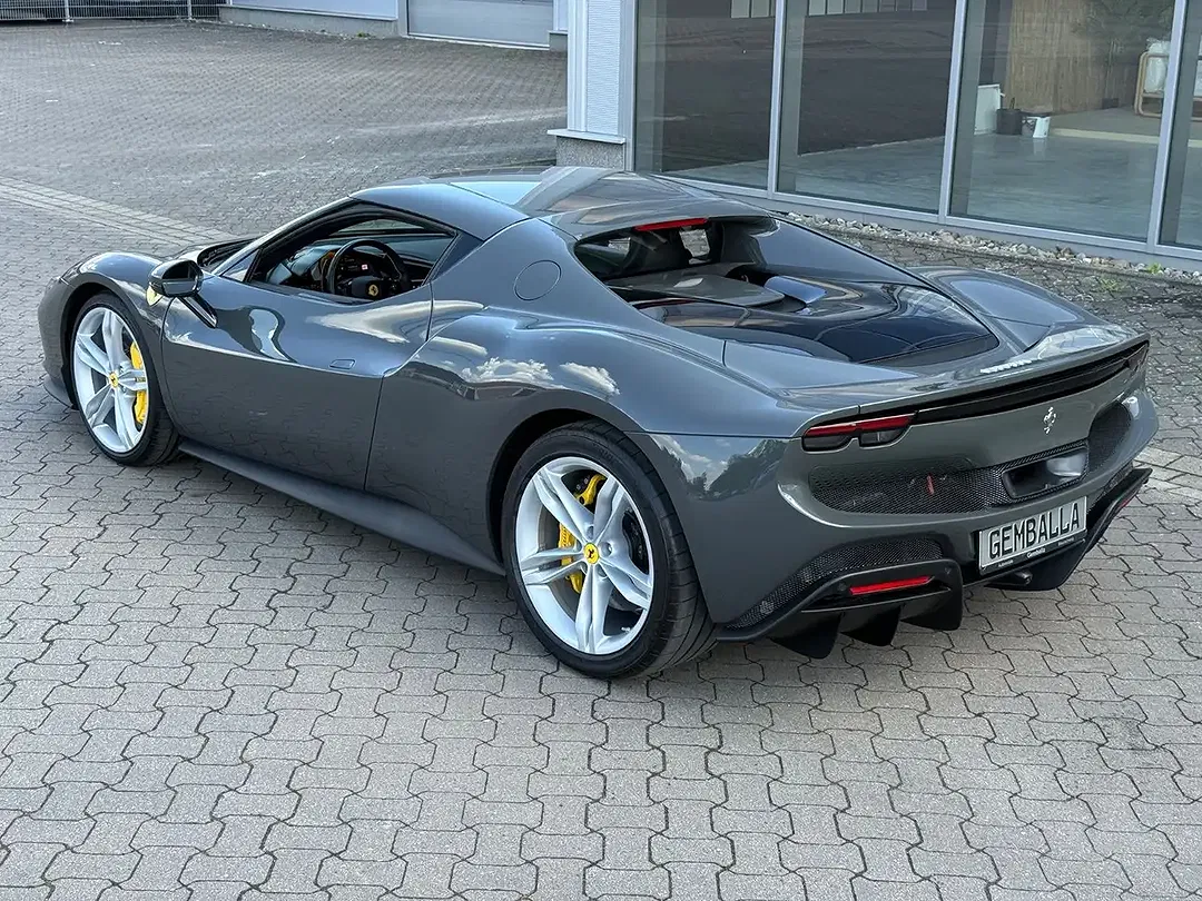 Ferrari 296 GTB - Thumbnail 3