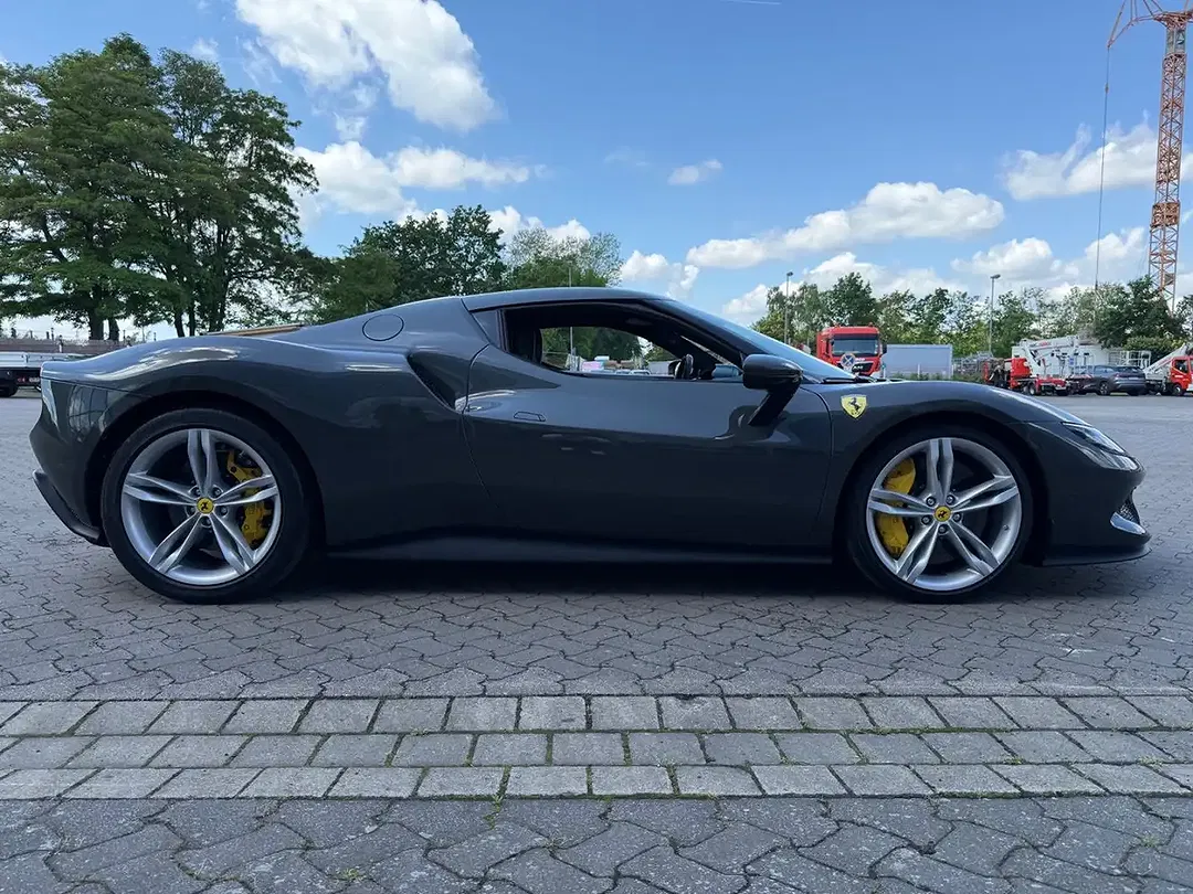Ferrari 296 GTB - Thumbnail 7