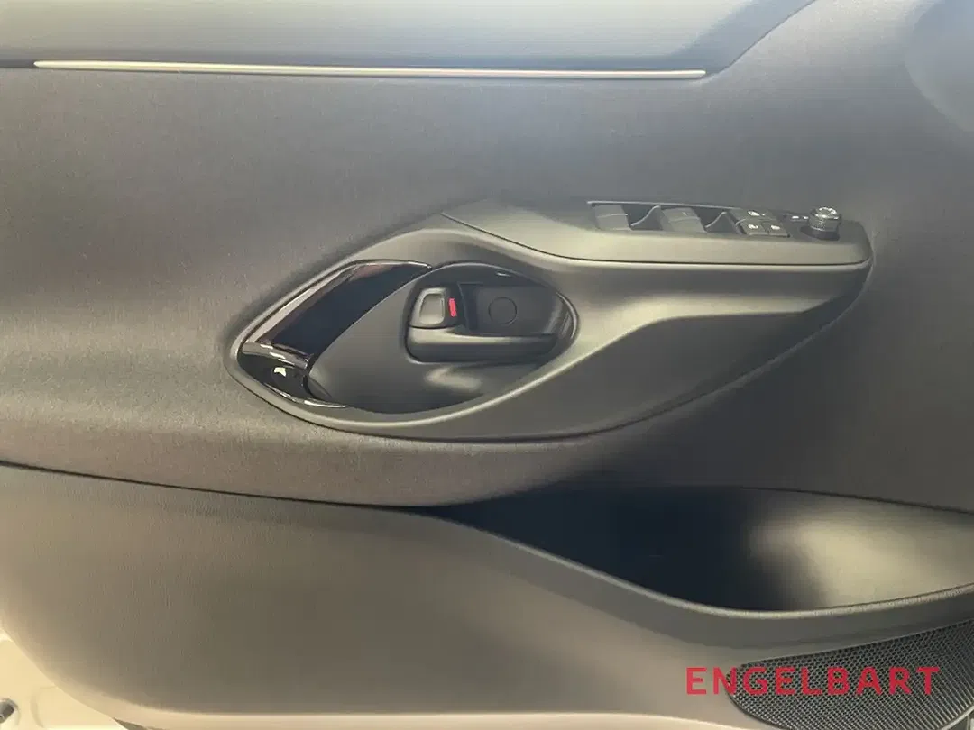 Toyota Yaris - Thumbnail 9