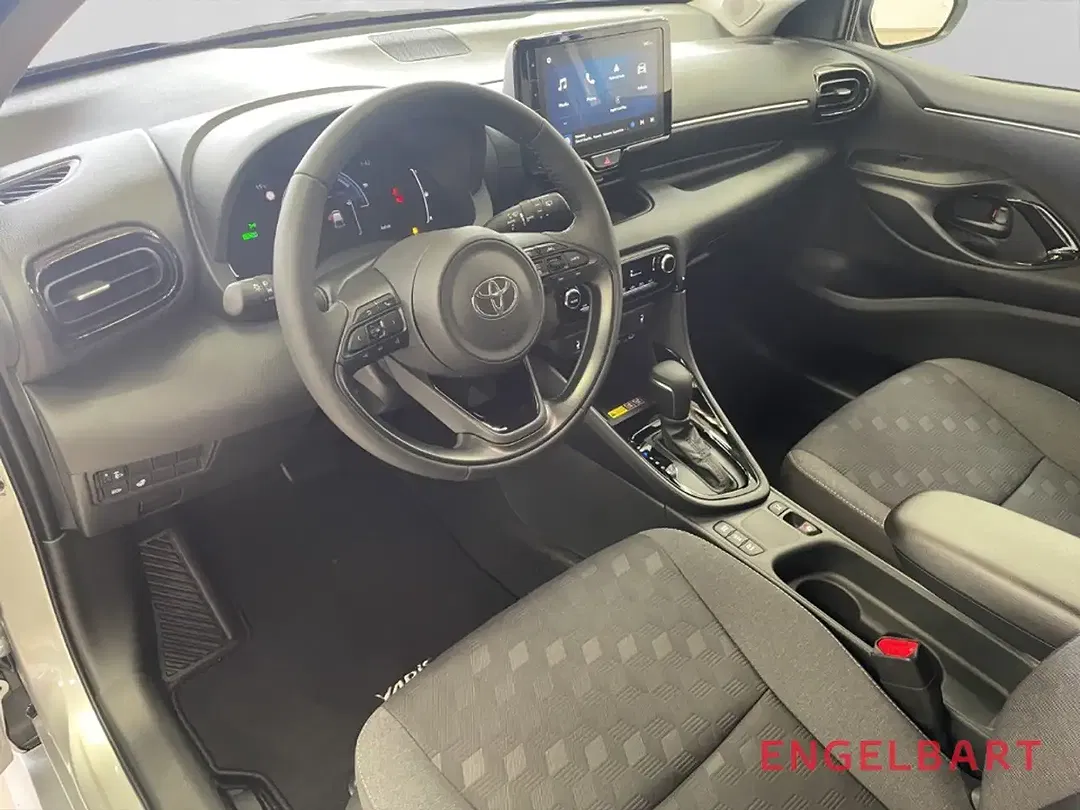 Toyota Yaris - Thumbnail 6