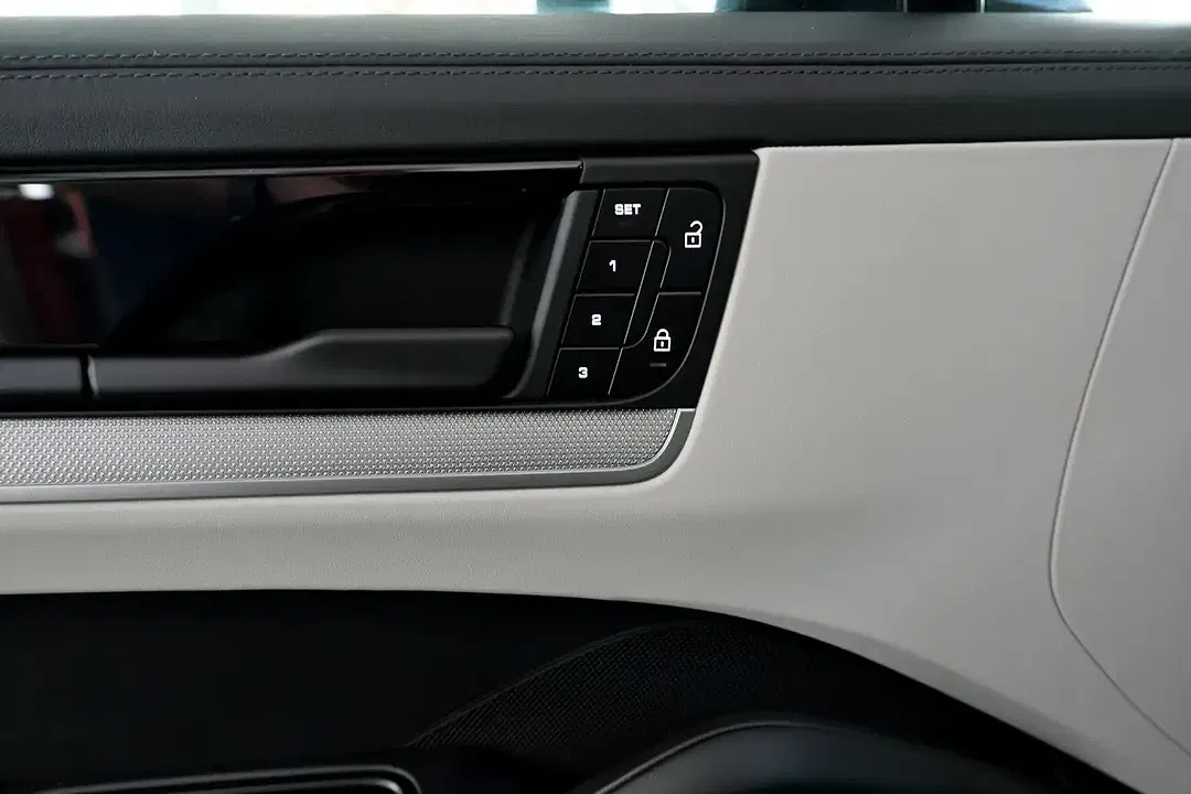 Porsche Cayenne - Thumbnail 10