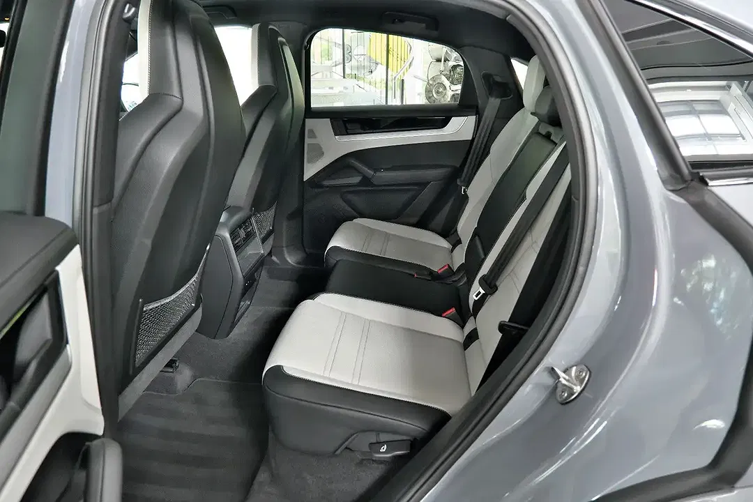 Porsche Cayenne - Thumbnail 11