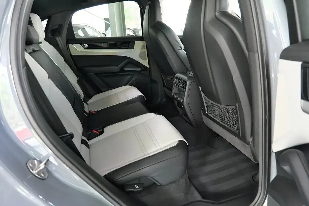 Porsche Cayenne - Thumbnail 12