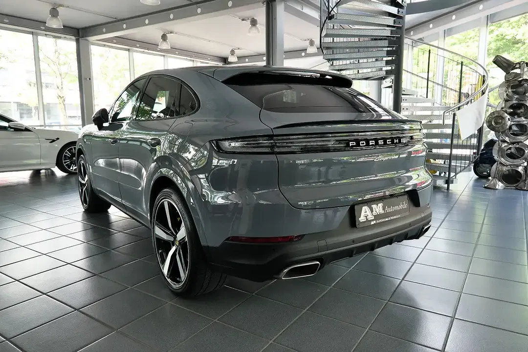 Porsche Cayenne - Thumbnail 2