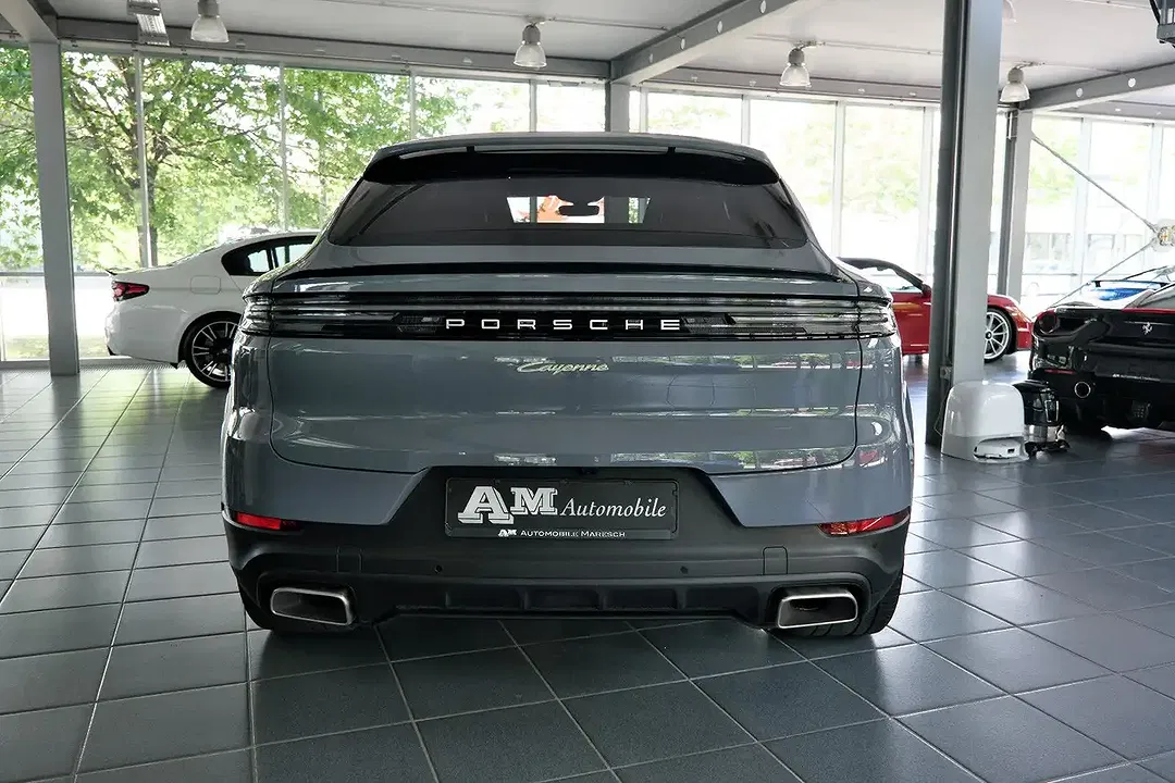 Porsche Cayenne - Thumbnail 3