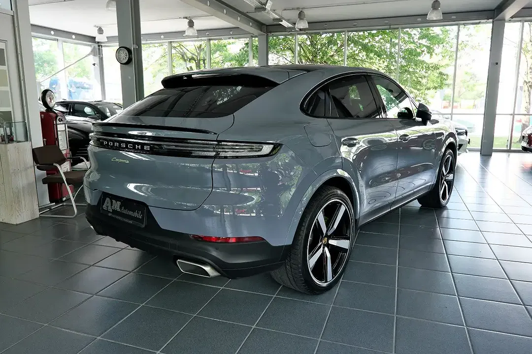 Porsche Cayenne - Thumbnail 4