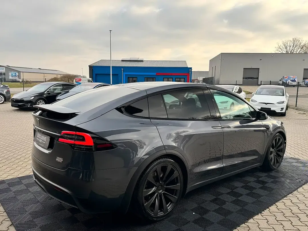 Tesla Model X - Thumbnail 13
