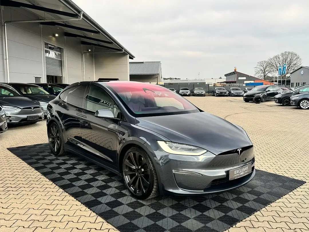 Tesla Model X - Thumbnail 15