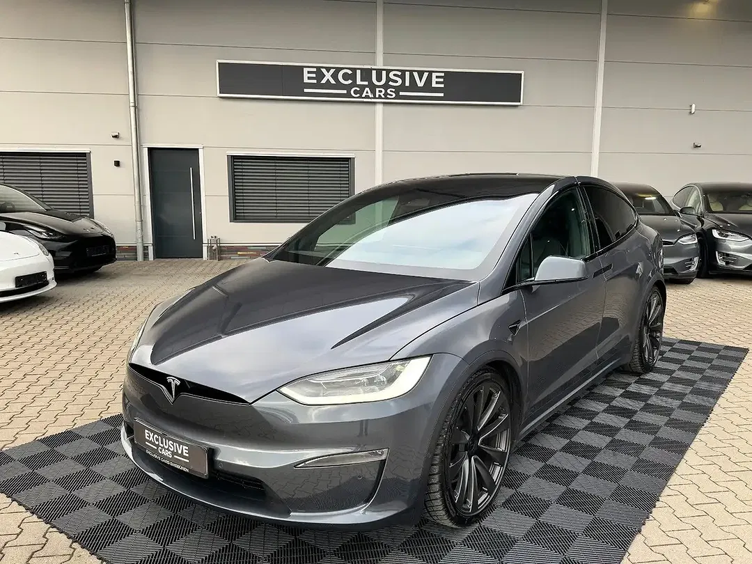 Tesla Model X - Thumbnail 2