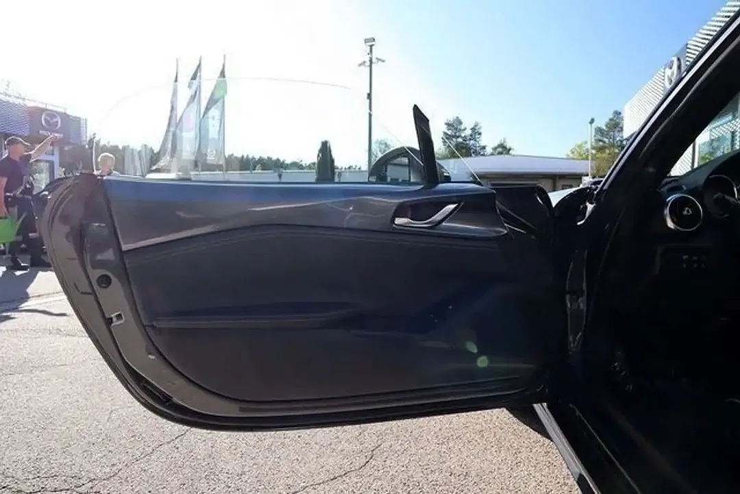 Mazda MX-5 - Thumbnail 13