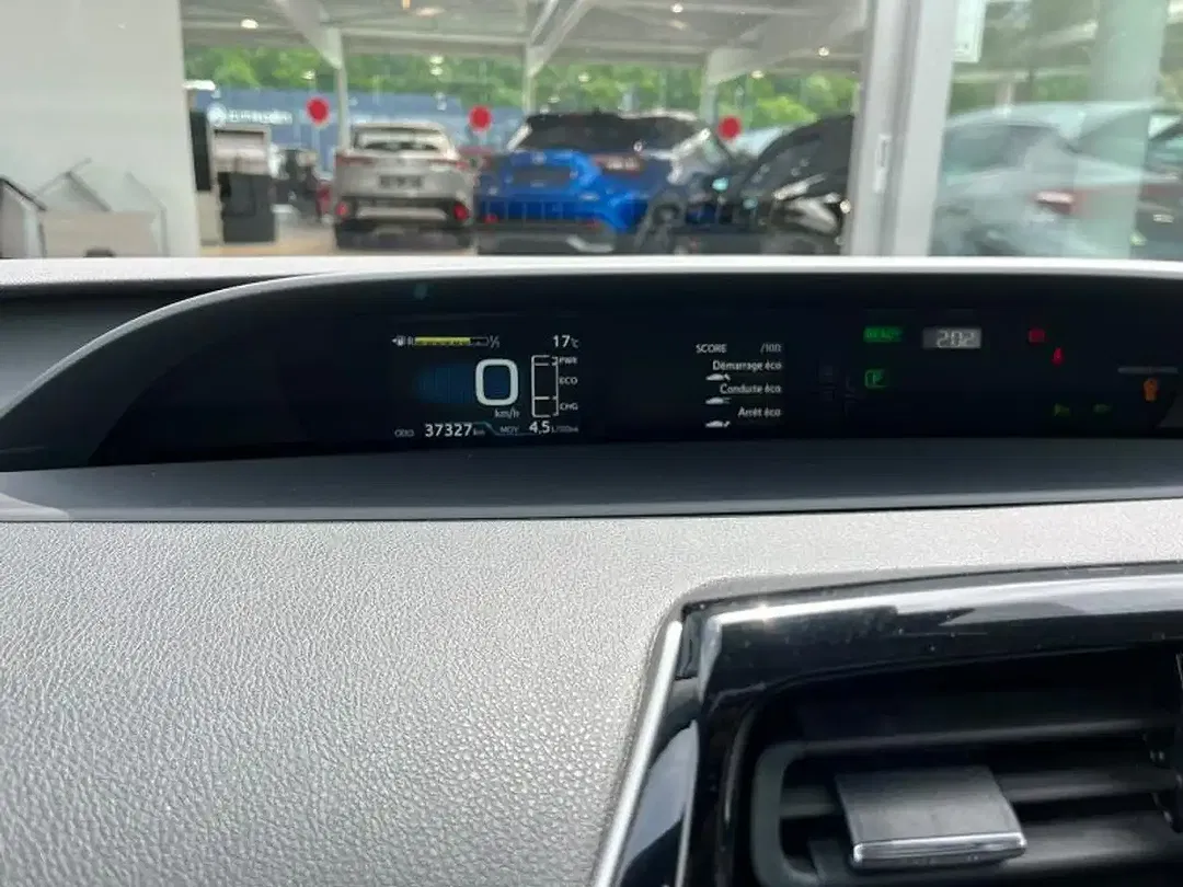 Toyota Prius - Thumbnail 12