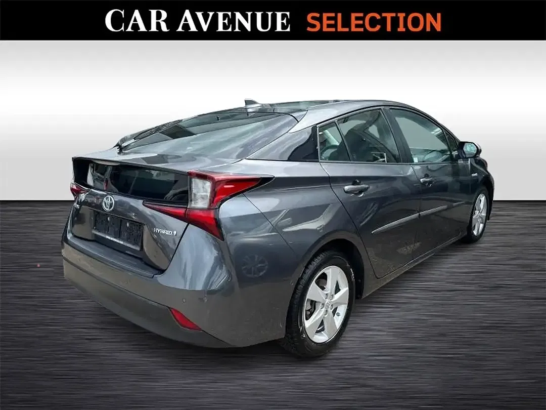 Toyota Prius - Thumbnail 6