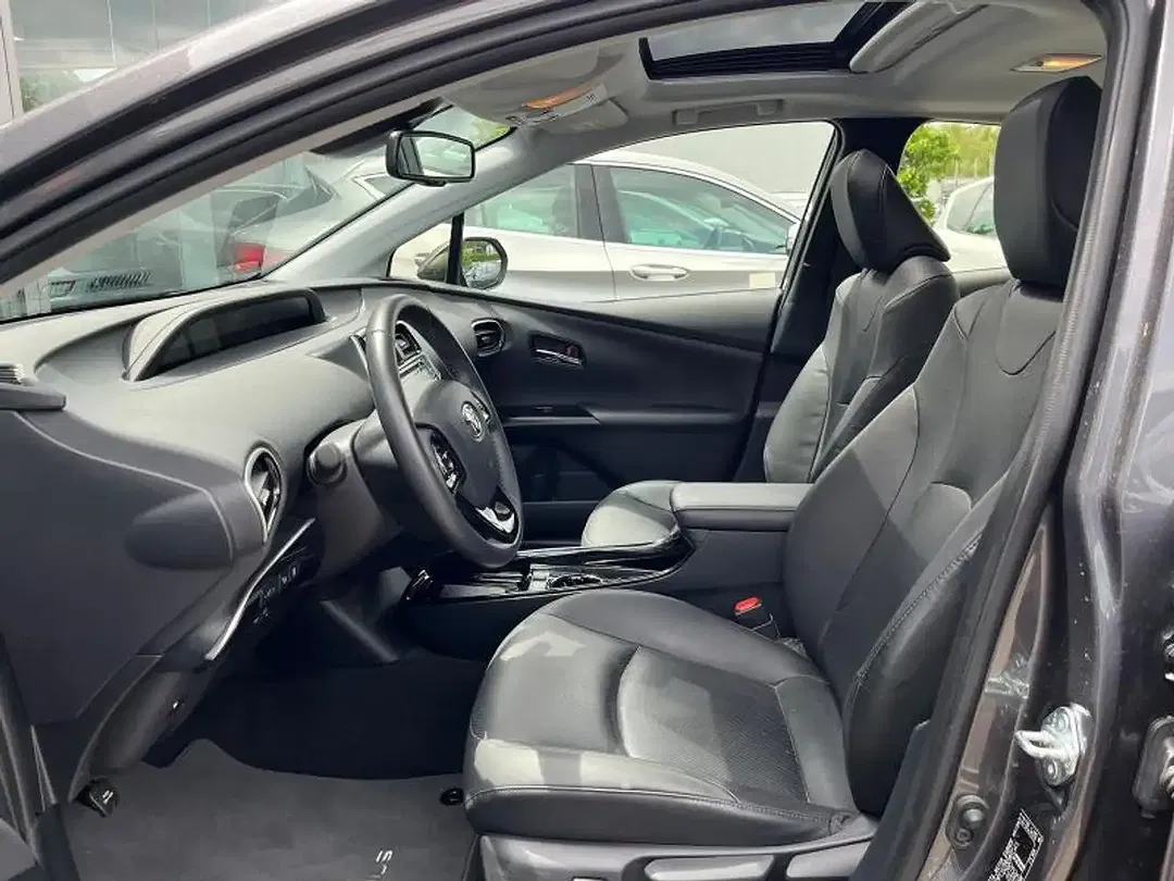 Toyota Prius - Thumbnail 8