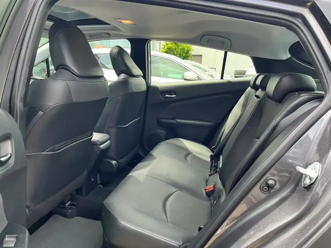 Toyota Prius - Thumbnail 9