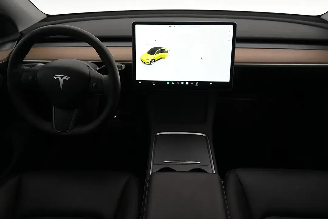 Tesla Model Y - Thumbnail 13