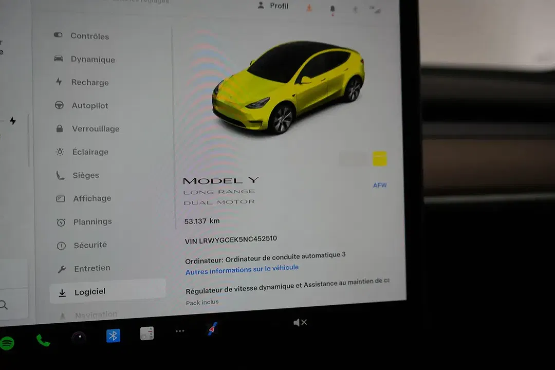 Tesla Model Y - Thumbnail 14