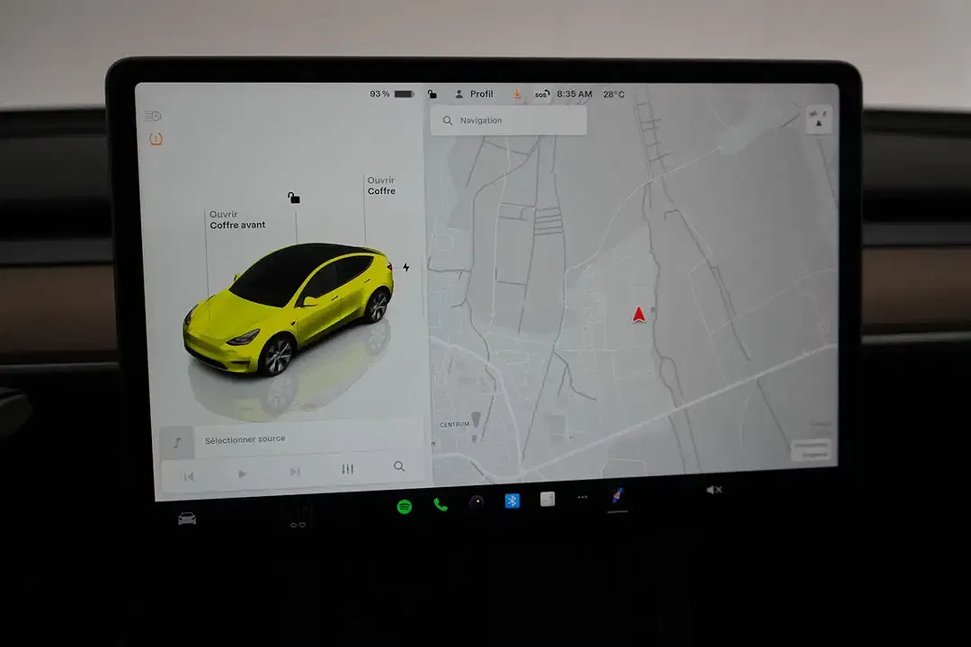 Tesla Model Y - Thumbnail 15