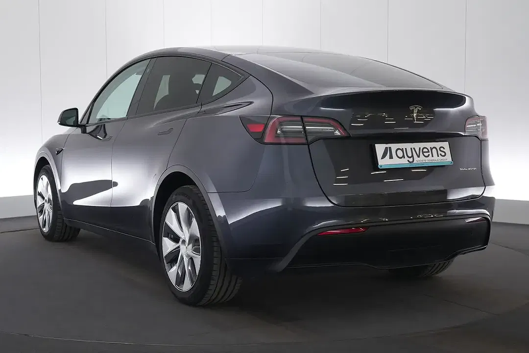 Tesla Model Y - Thumbnail 9