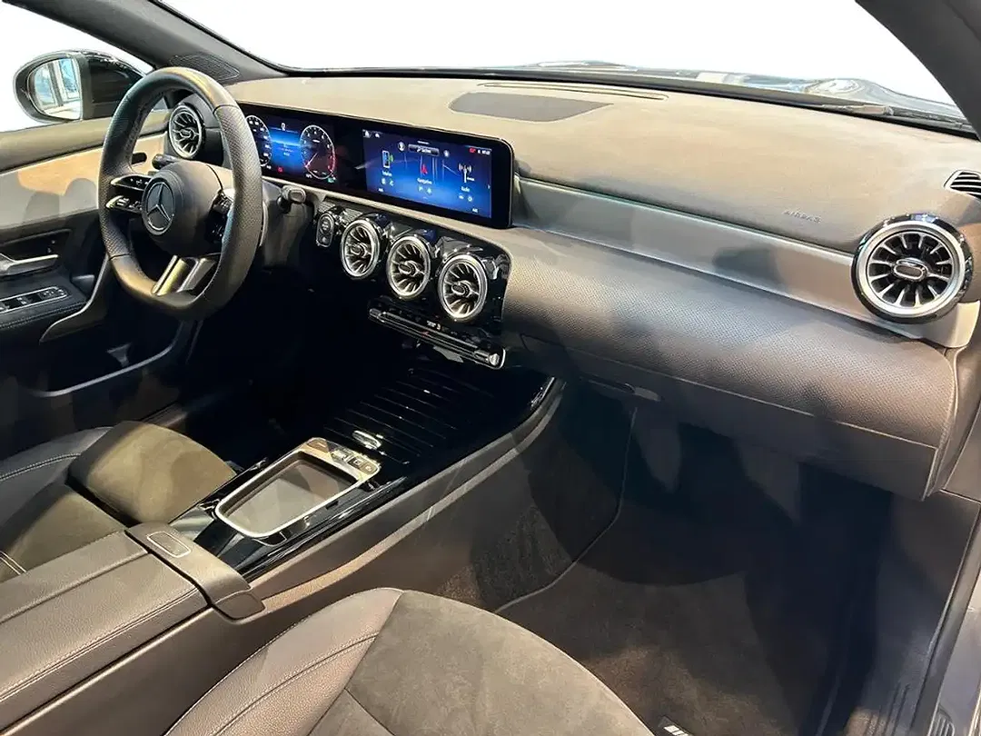 Mercedes-Benz A 200 - Thumbnail 3