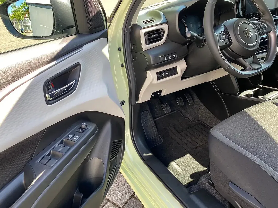 Suzuki Swift - Thumbnail 9