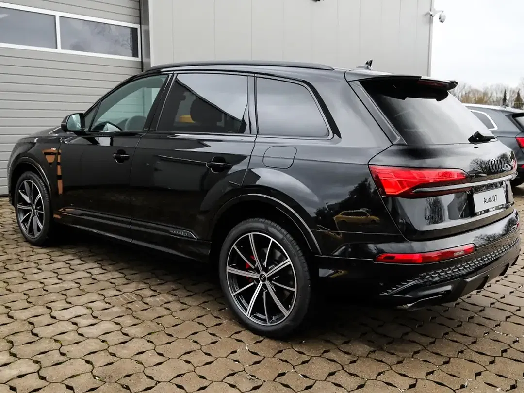 Audi Q7 - Thumbnail 6