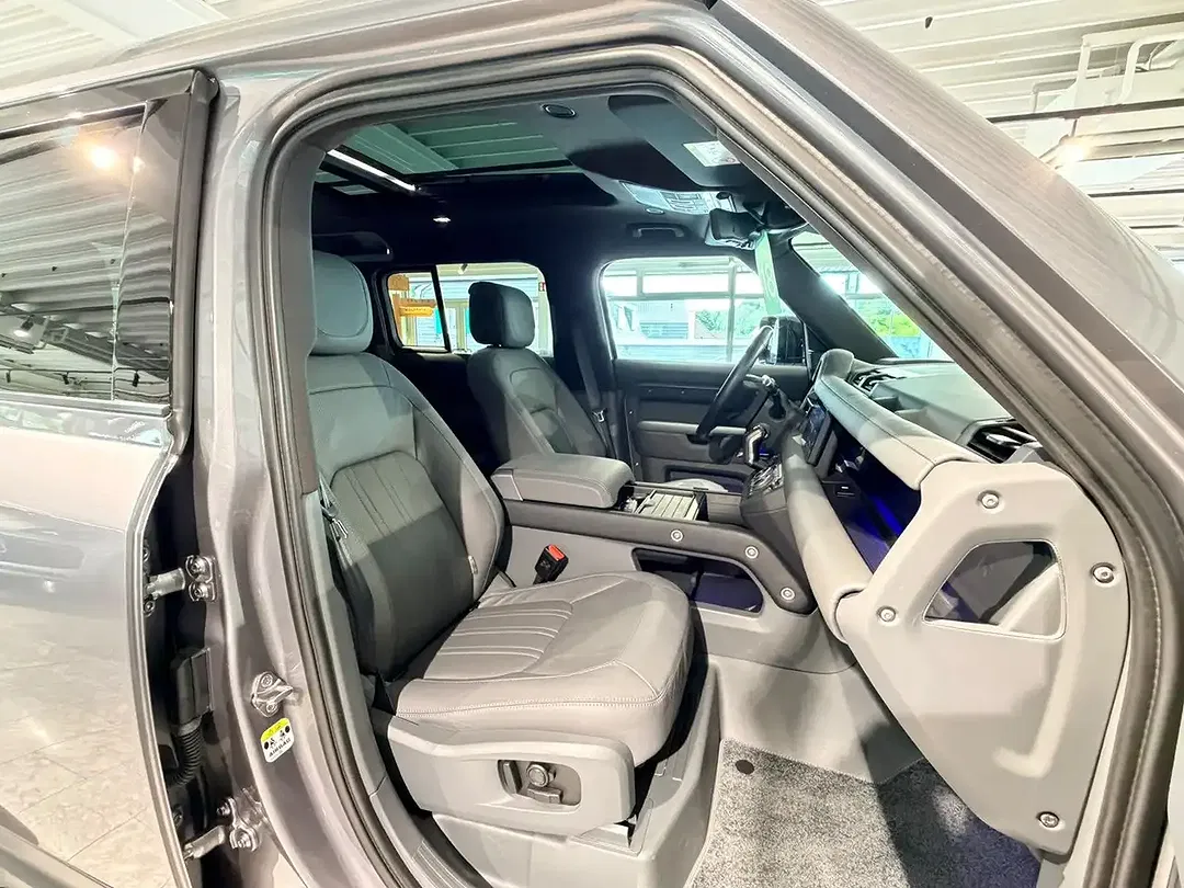 Land Rover Defender - Thumbnail 10