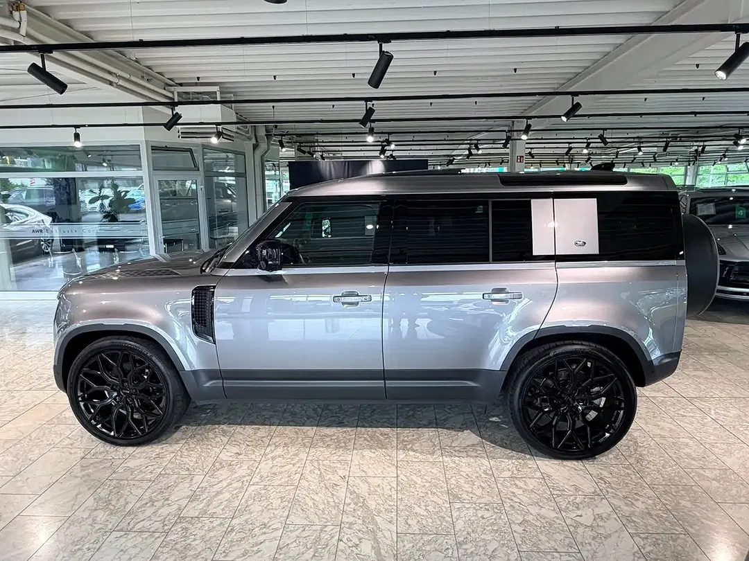 Land Rover Defender - Thumbnail 4