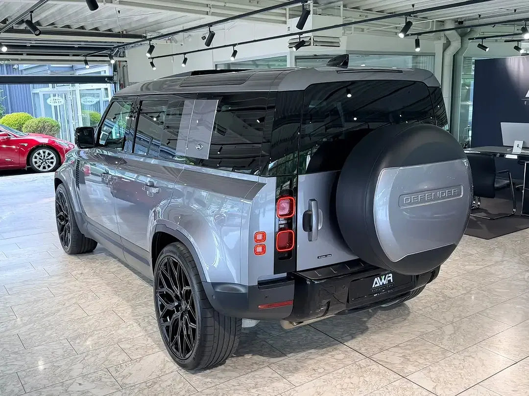 Land Rover Defender - Thumbnail 6