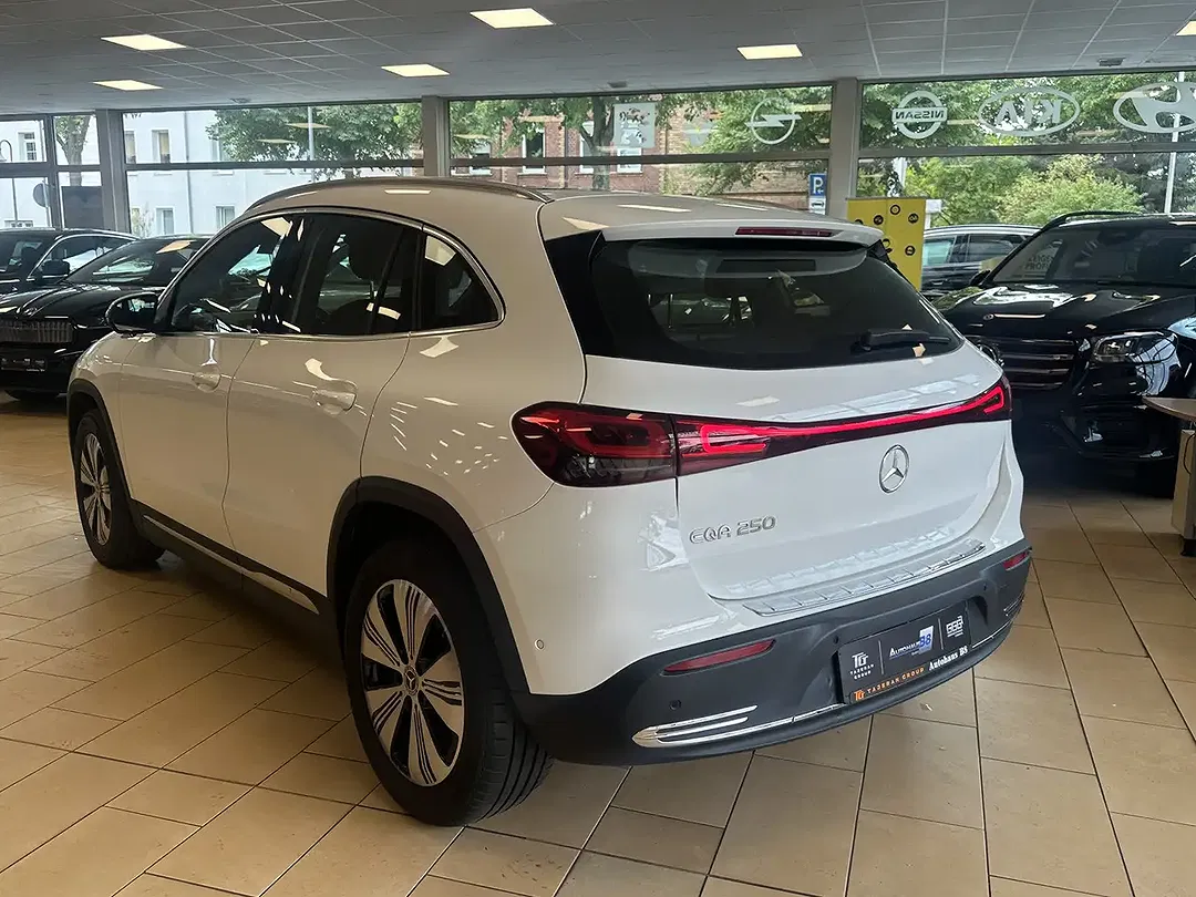 Mercedes-Benz EQA 250 - Thumbnail 8